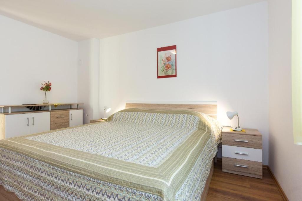 Apartments Hodanic Đảo Krk Ngoại thất bức ảnh
